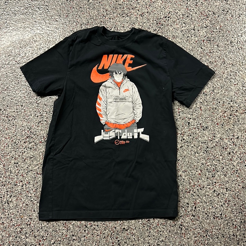 Men’s small the Nike tee with Manga